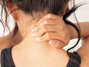 What are the symptoms of a stiff neck? Does a stiff neck always